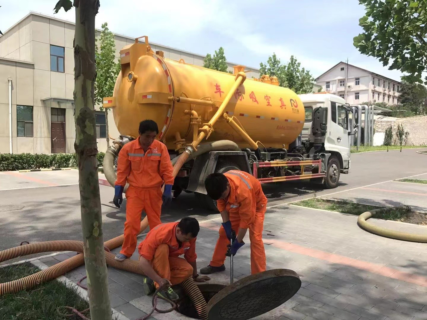 海盐化粪池清理与5-8吨吸粪车施工效率分析